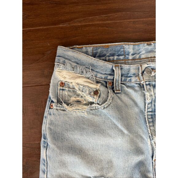 Vintage Levi’s 505 Jeans W32 Made in Canada Light Wash Straight Leg Distressed R - Picture 5 of 9